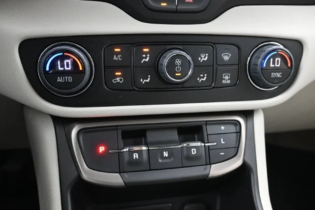 Used 2023 SUMMIT WHITE GMC Denali image 19