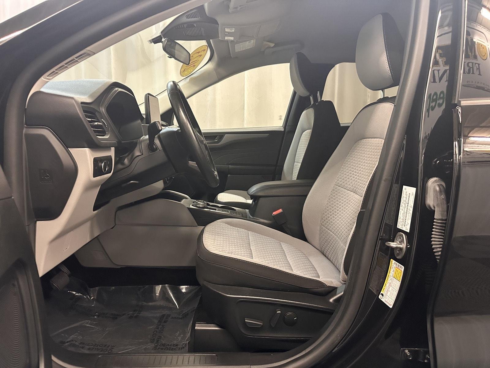 Used 2023 Agate Black Metallic Ford Active image 10