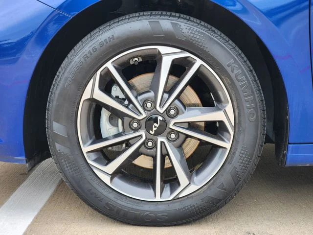 Used 2024 Blue Kia LXS image 10
