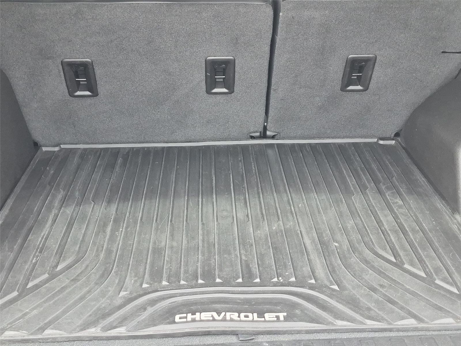 Used 2019 Iridescent Pearl Tricoat Chevrolet Premier image 32