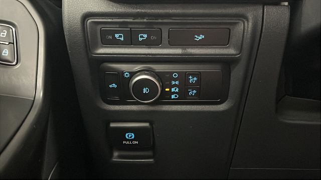 Used 2024 Avalanche Gray Ford XLT image 30