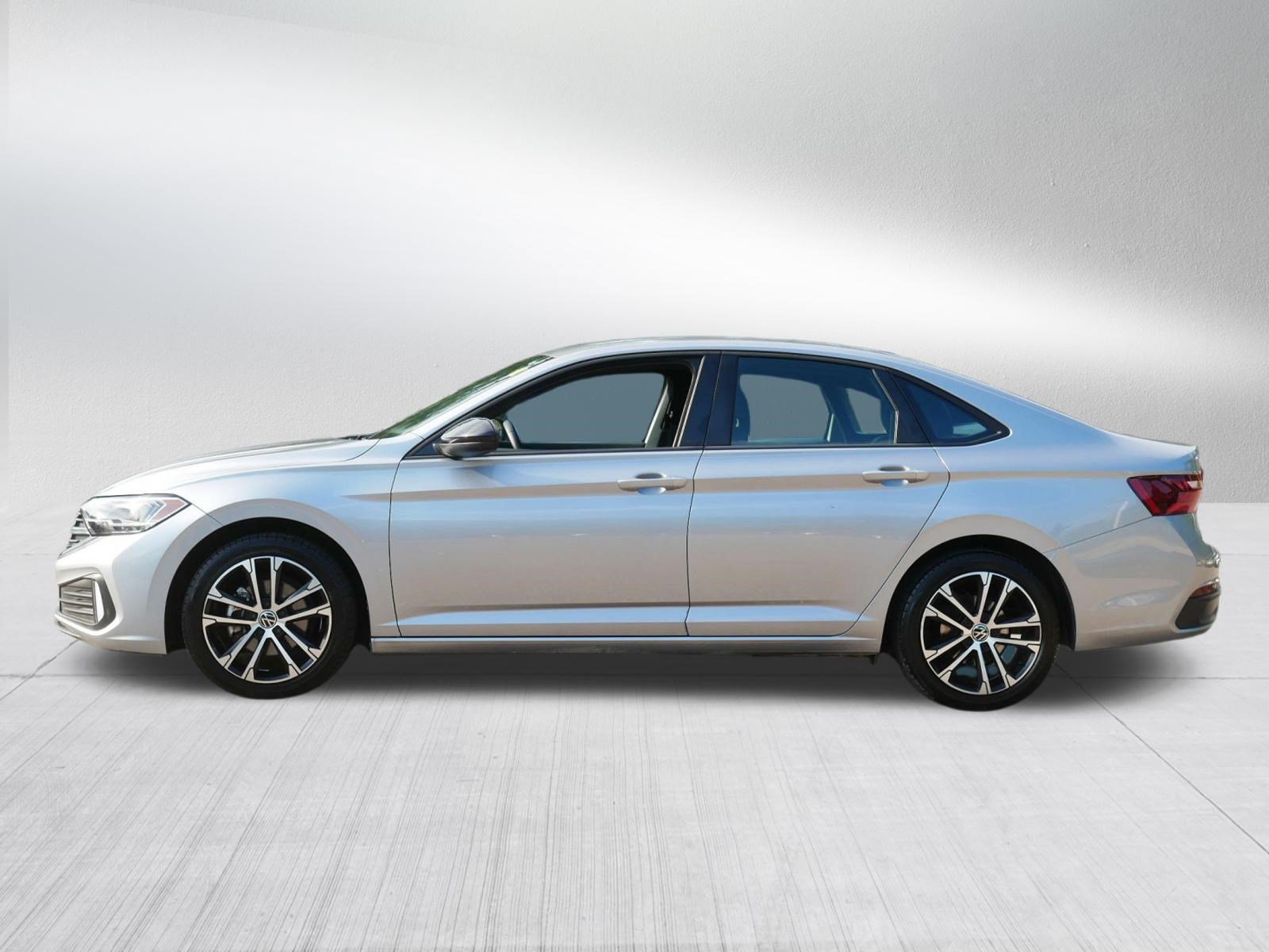 Used 2022 Pyrite Silver Metallic Volkswagen Sport image 4