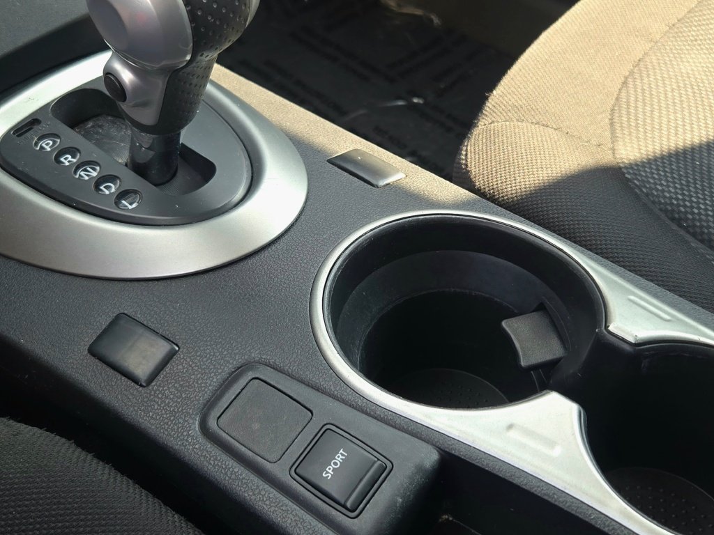 Used 2015 Blue Nissan S image 23