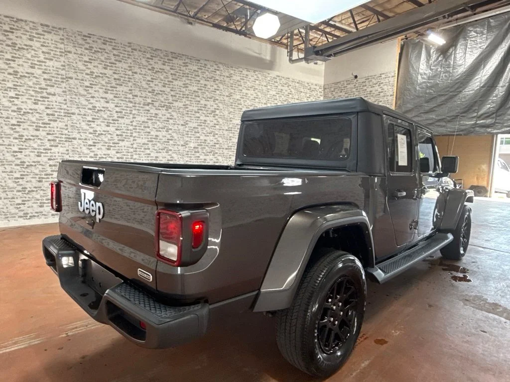 Used 2023 Granite Crystal Metallic Clearcoat Jeep Overland image 7
