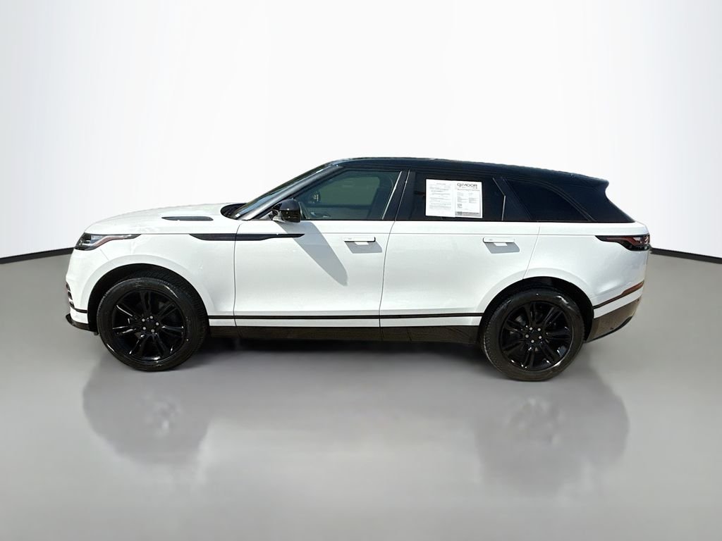 Used 2022 Fuji White Land Rover R-Dynamic S image 4