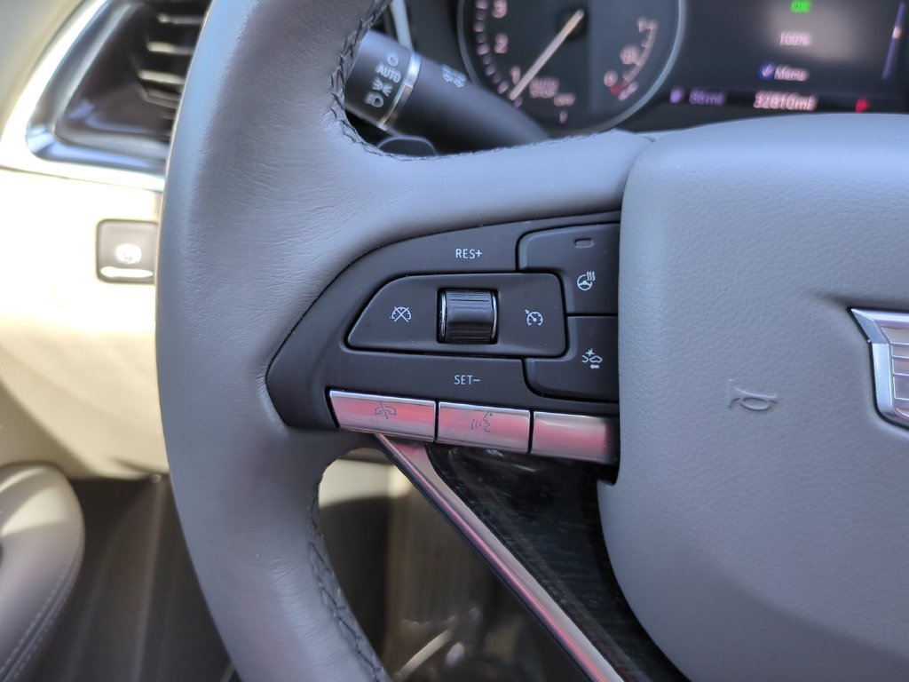 Used 2022 White Cadillac Premium Luxury image 20
