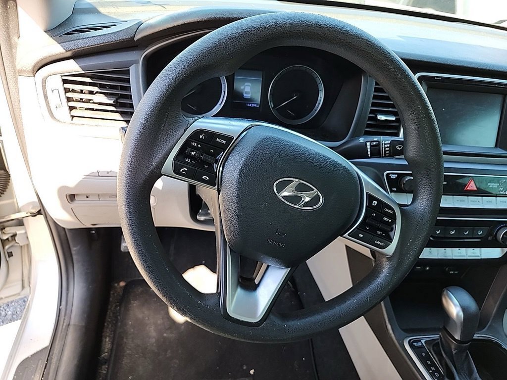 Used 2019 Silver Hyundai SE image 19