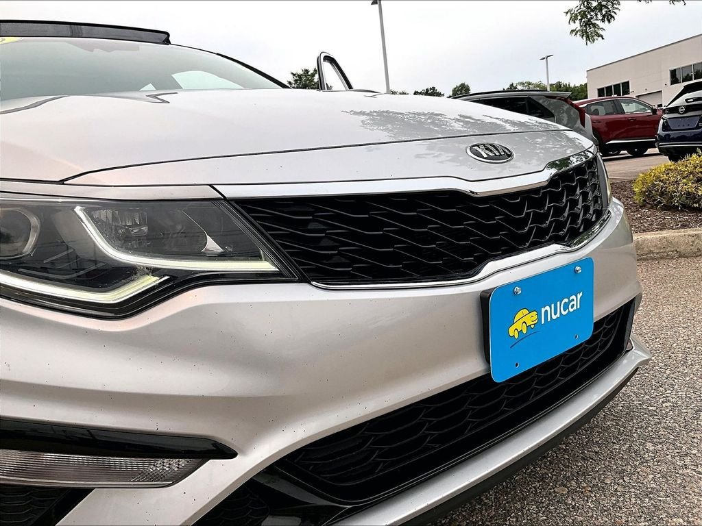 Used 2020 Silver Kia SE image 29
