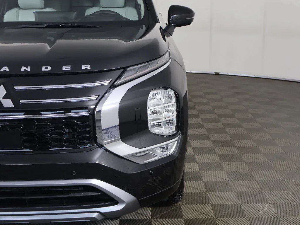 2025 Mitsubishi Outlander SEL Platinum Edition - Photo 20