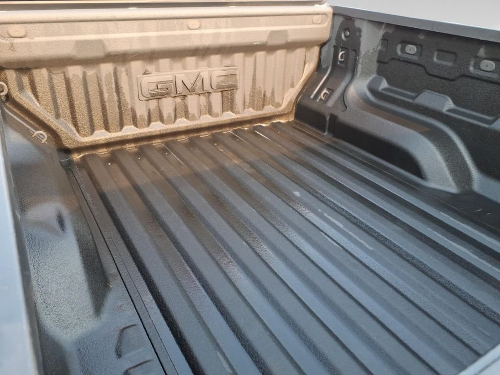 Used 2023 White GMC AT4 image 11