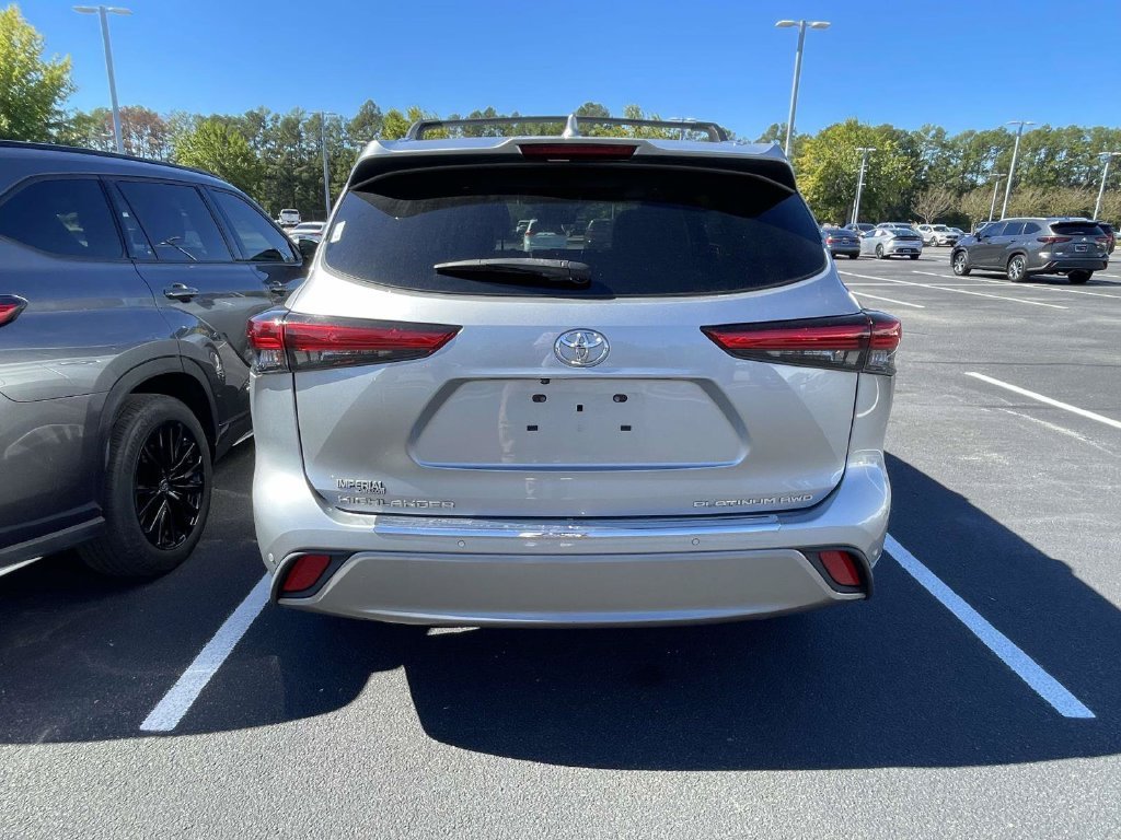 Used 2022 Silver Toyota Platinum image 6