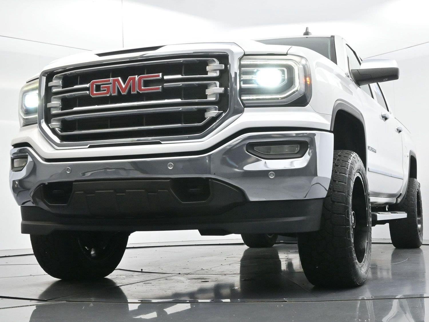 Used 2018 Summit White GMC SLT image 45