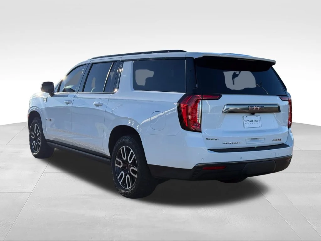 Used 2023 White GMC AT4 image 3