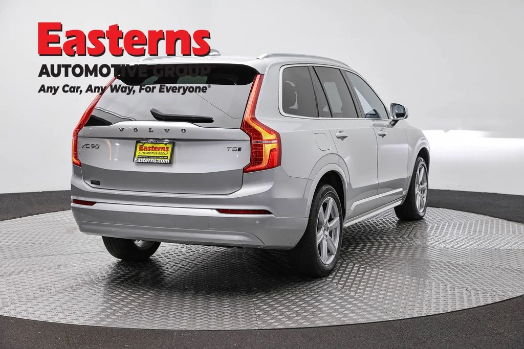 Used 2022 Gray Volvo T5 Momentum image 5