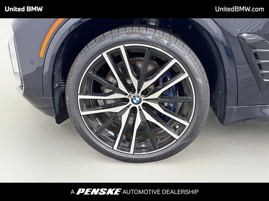 New 2026 Carbon Black Metallic BMW M60i image 2