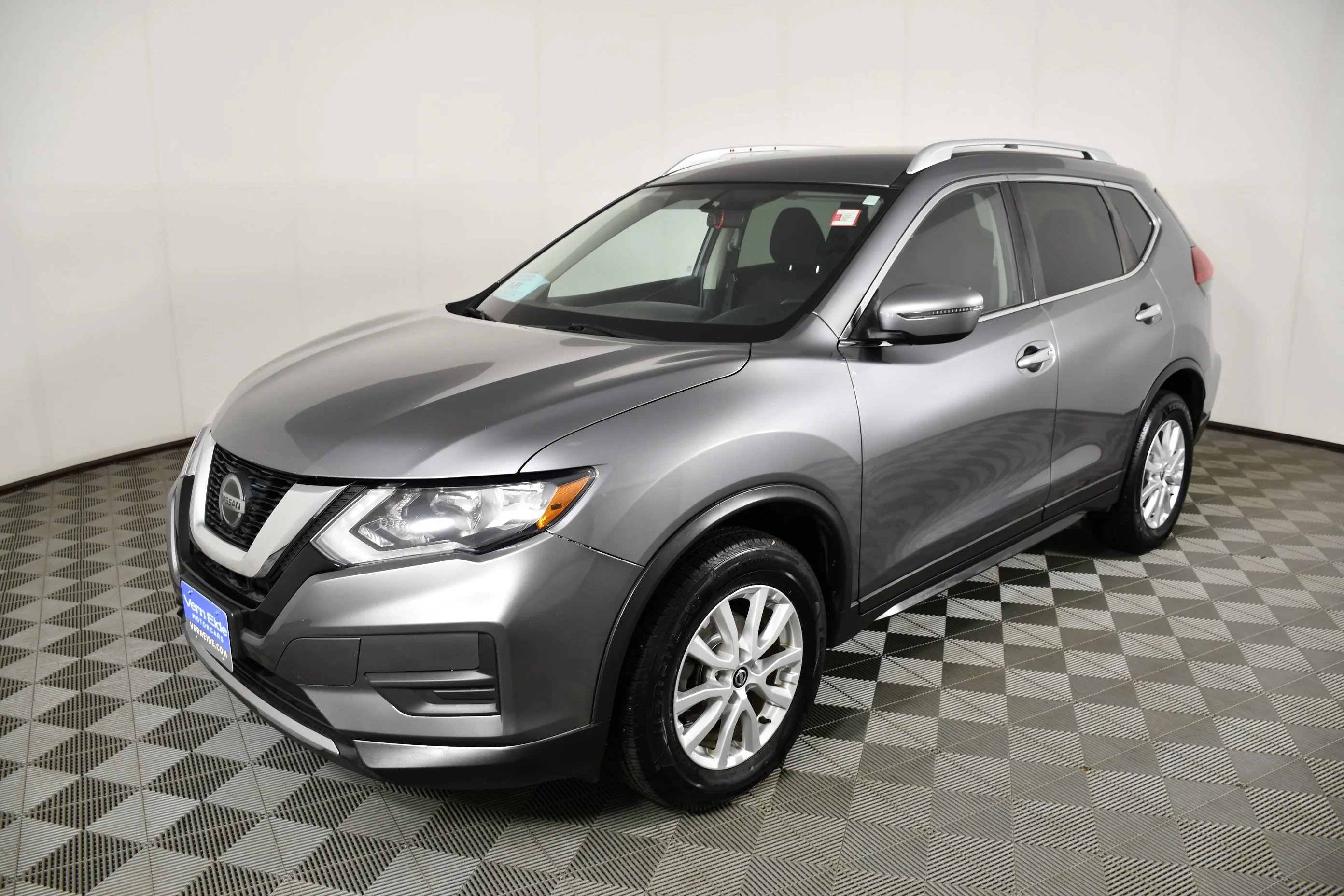Used 2018 Gun Metallic Nissan SV image 10