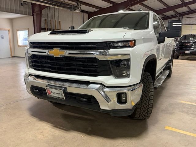 Used 2025 White Chevrolet LT image 3