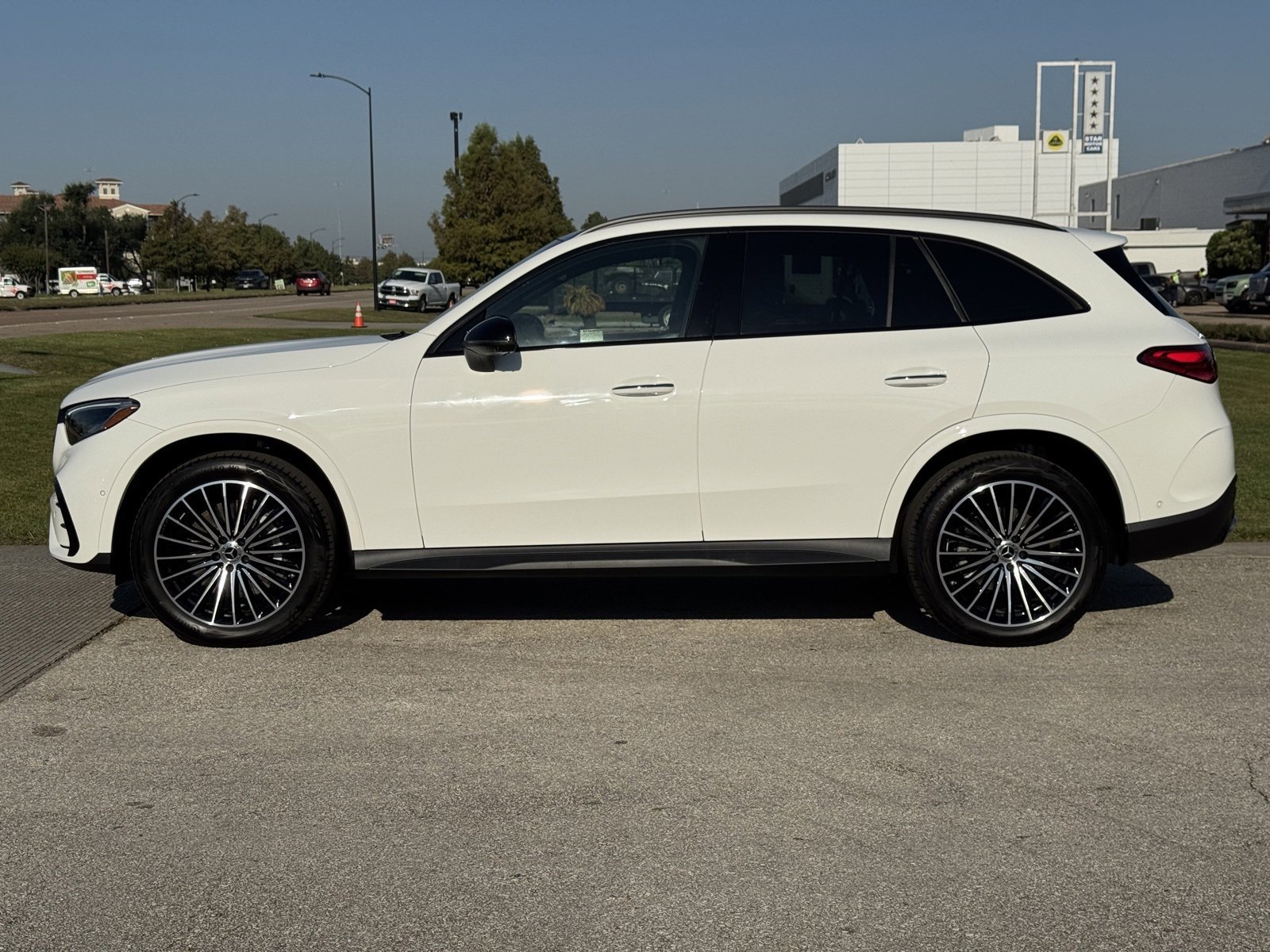 New 2026 Polar White Mercedes-Benz GLC 300 image 29