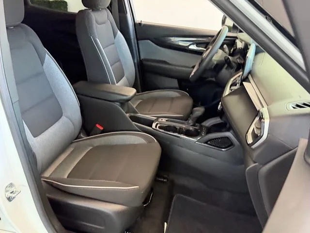 Used 2024 White Chevrolet LT image 19