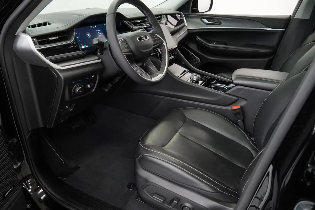 Used 2022 Black Jeep 4xe image 18