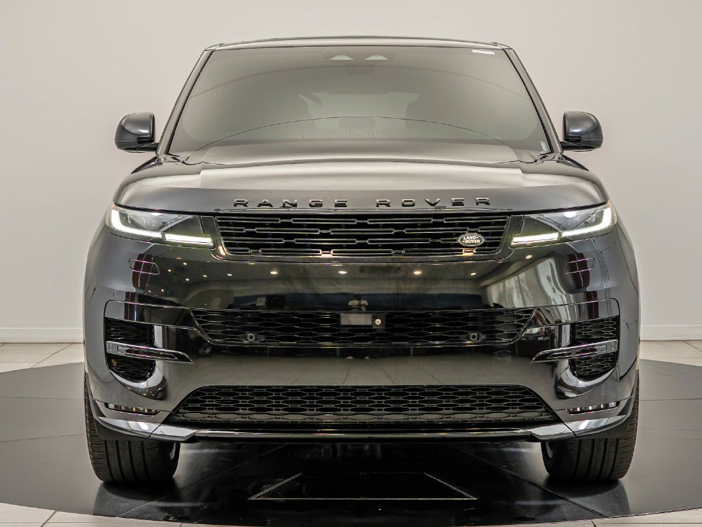 Used 2024 Black Land Rover Dynamic SE image 2