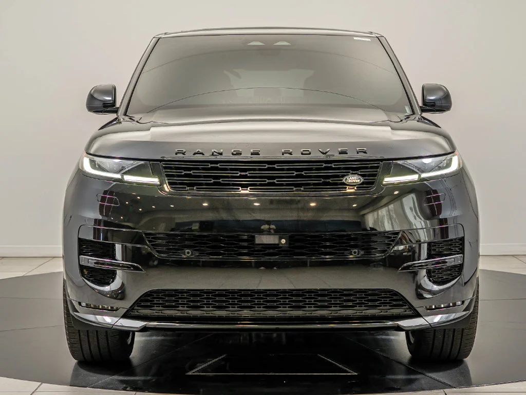 Used 2024 Black Land Rover Dynamic SE image 2
