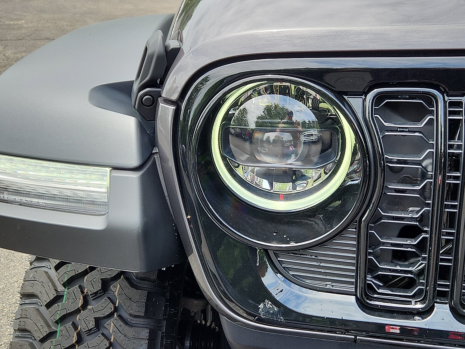 New 2026 Granite Crystal Metallic Clear-Coat Exterior Paint Jeep Willys image 9