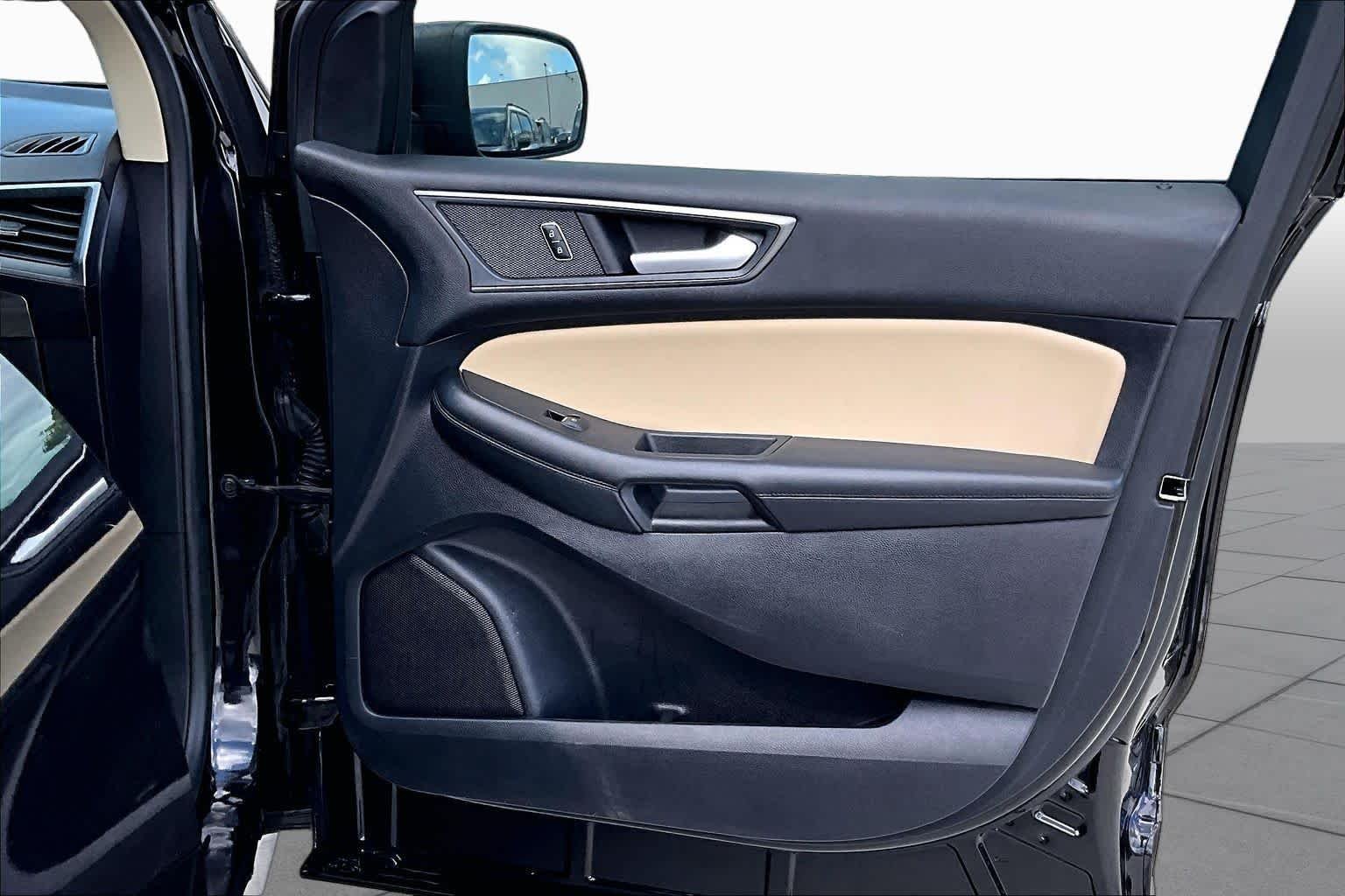 Used 2020 Agate Black Ford SE image 21