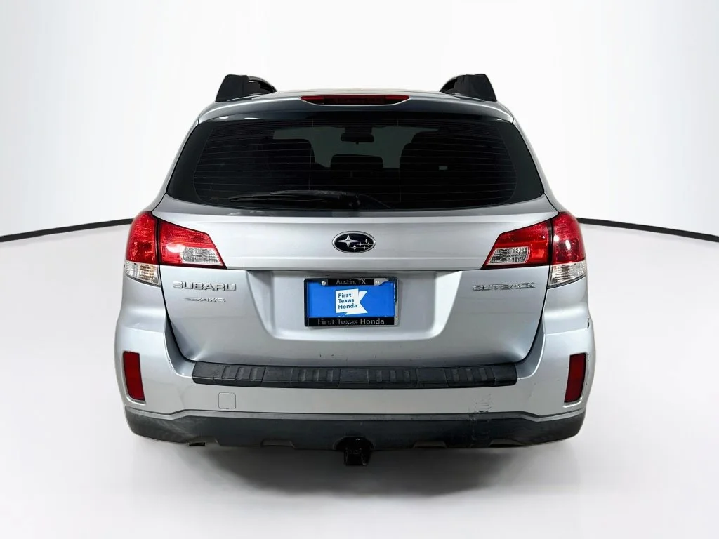 Used 2013 Silver Subaru 2.5i image 6