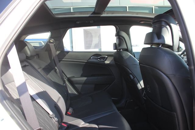 Used 2024 White Kia X-Line image 31