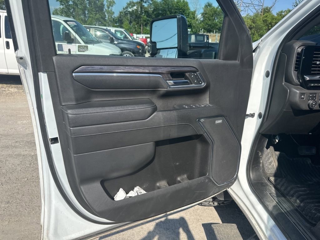 Used 2024 Summit White Chevrolet LTZ image 11