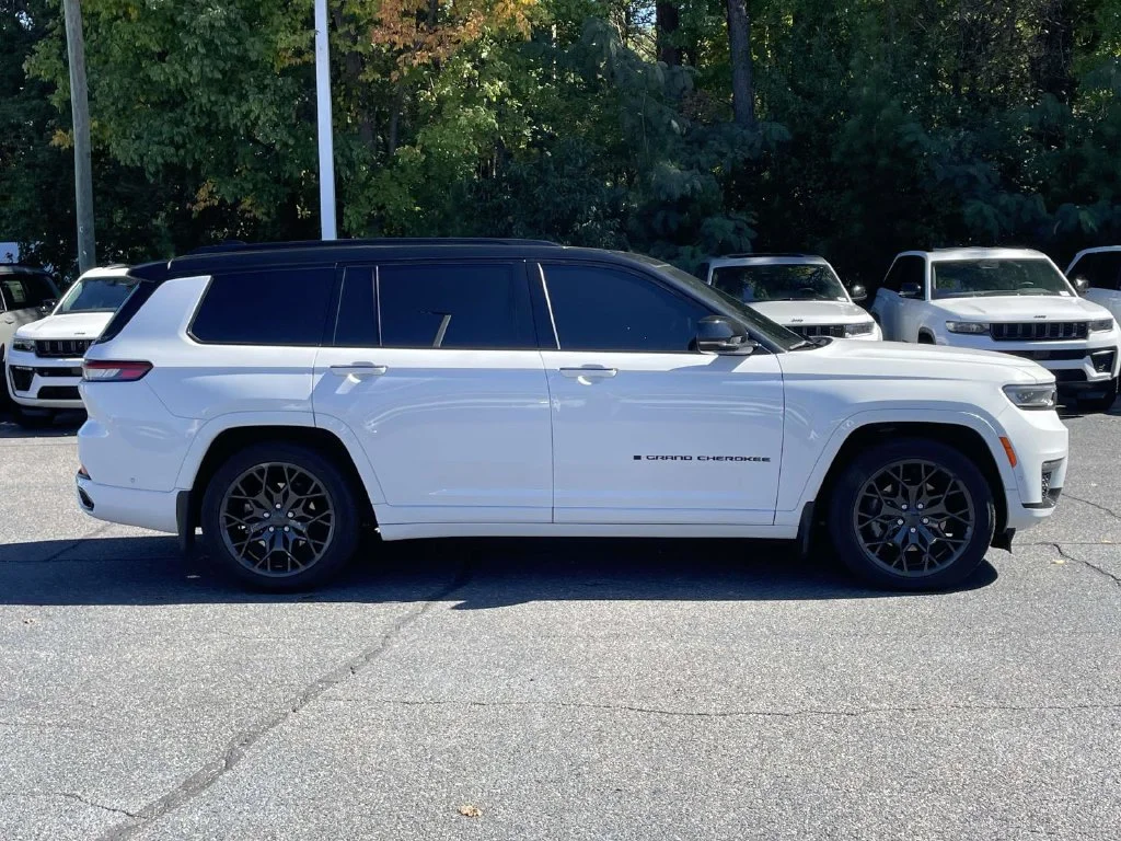 Used 2023 White Jeep Summit image 9