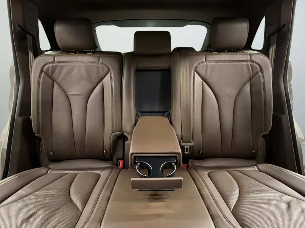 Used 2017 Gray Lincoln Reserve image 33