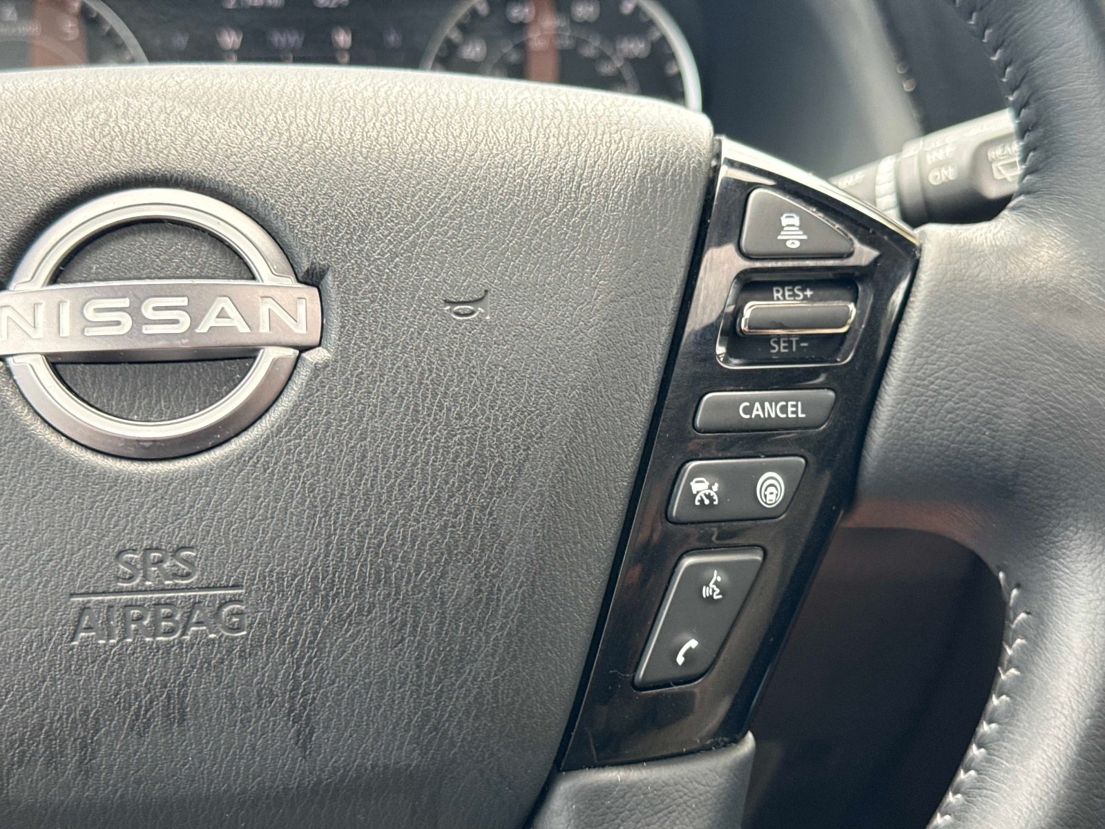 Used 2022 Aspen White TriCoat Pearl Nissan SL image 27