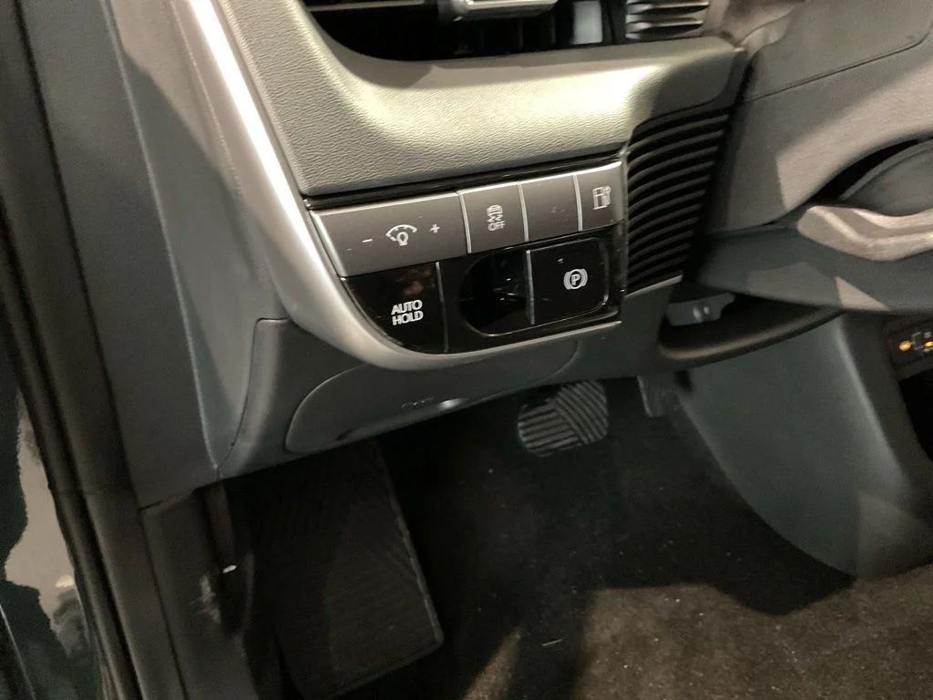 New 2027 Green Hyundai SE image 12