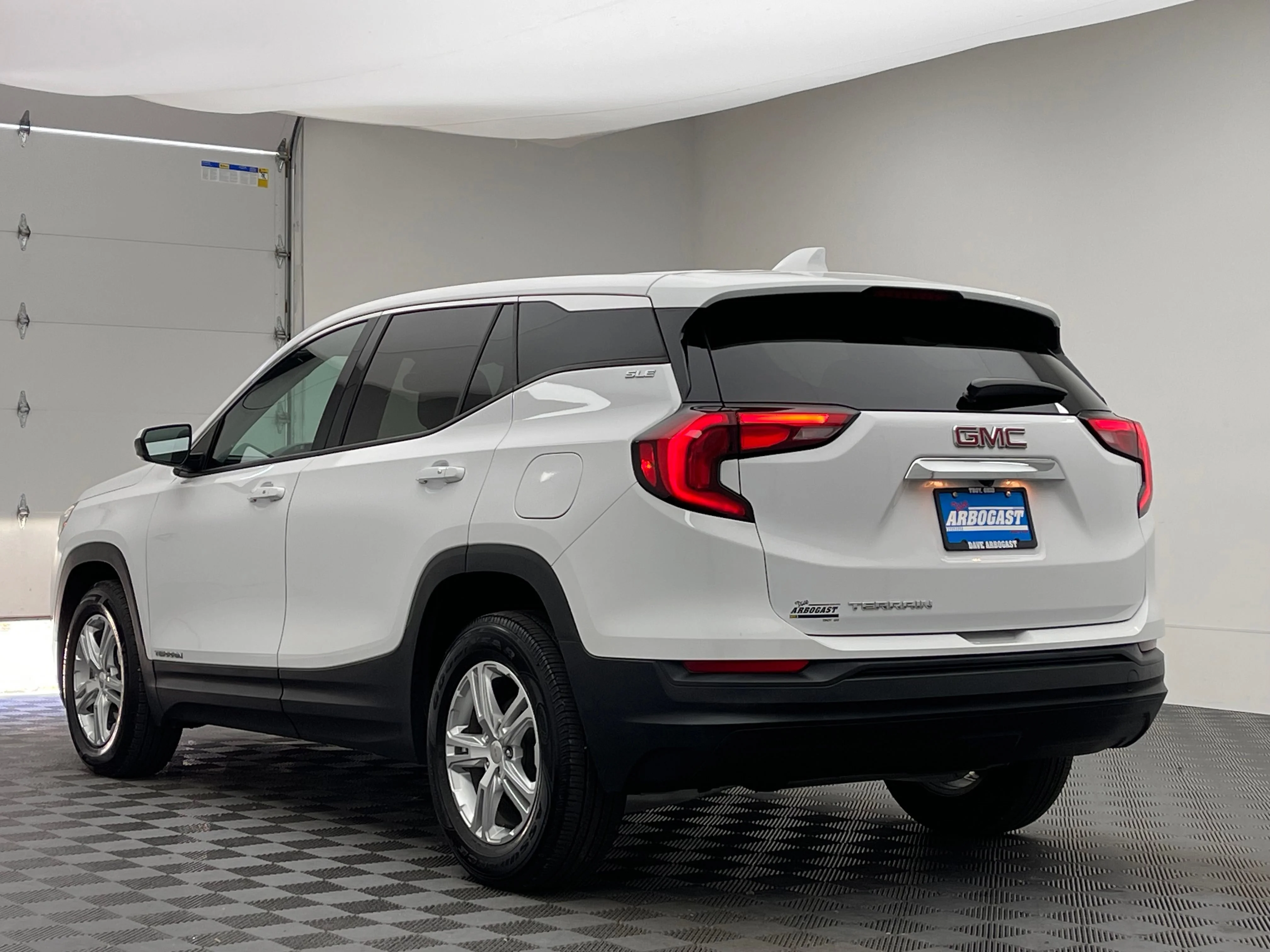 Used 2019 SUMMIT WHITE GMC SLE image 9