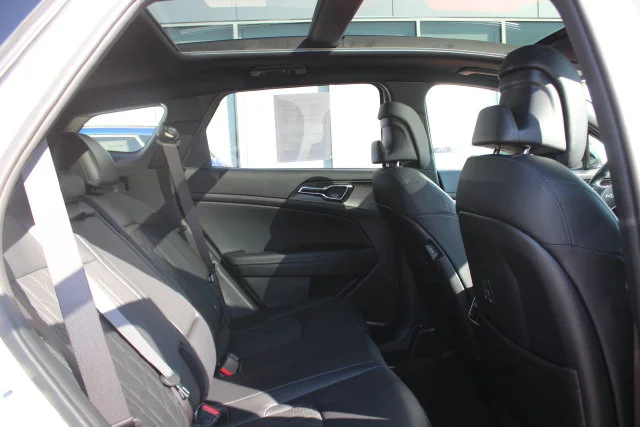 Used 2024 White Kia X-Line image 31