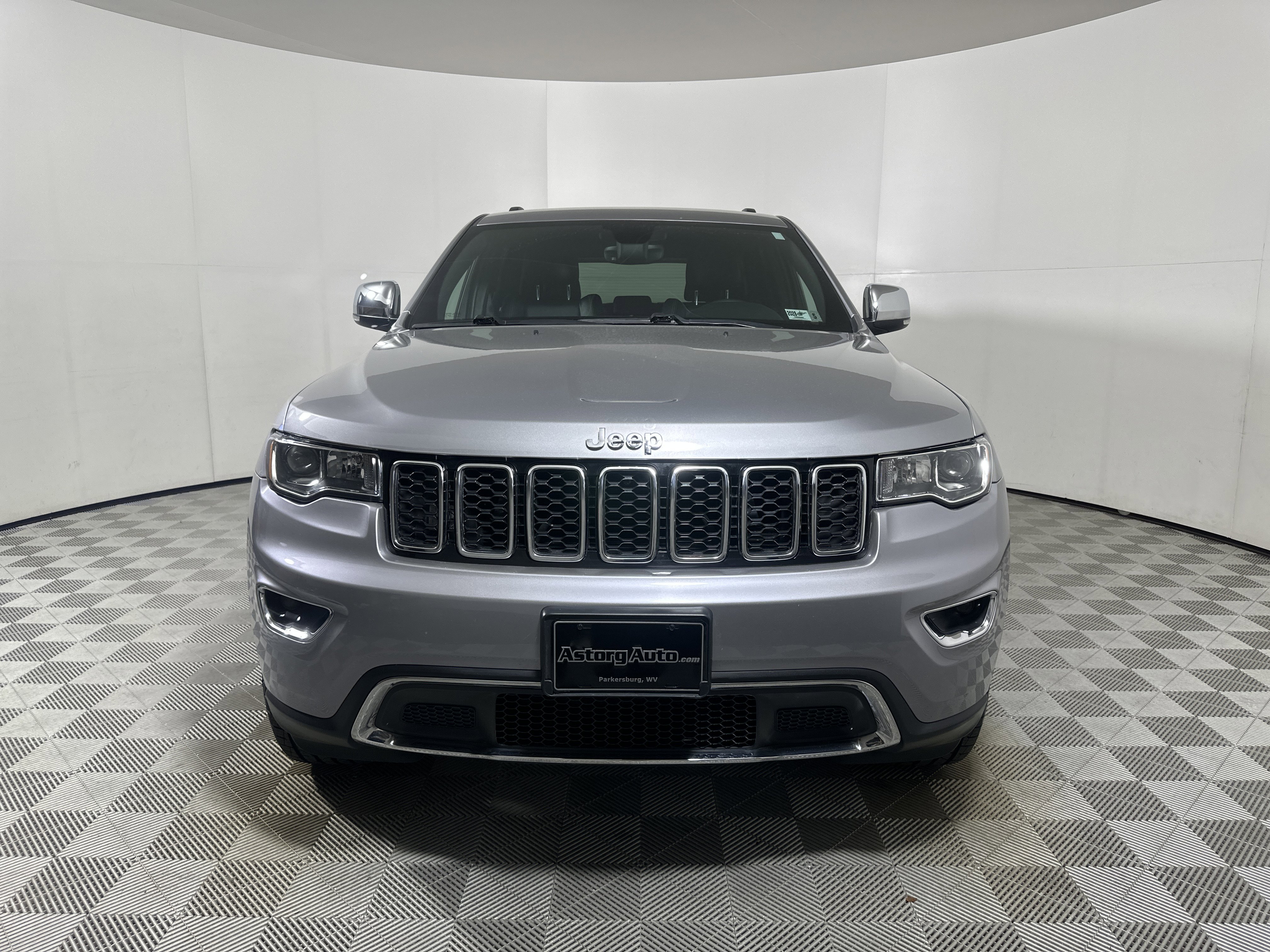 Certified Used 2017 Billet Silver Metallic Clearcoat Jeep Limited image 2