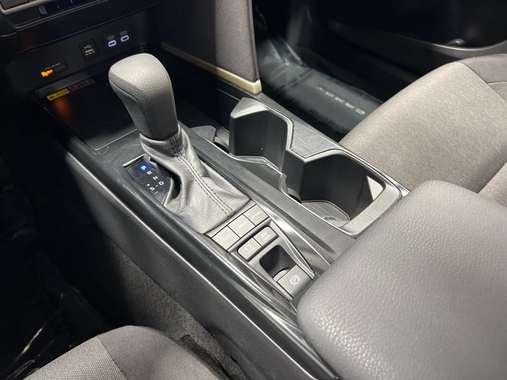 Used 2025 White Toyota LE image 39
