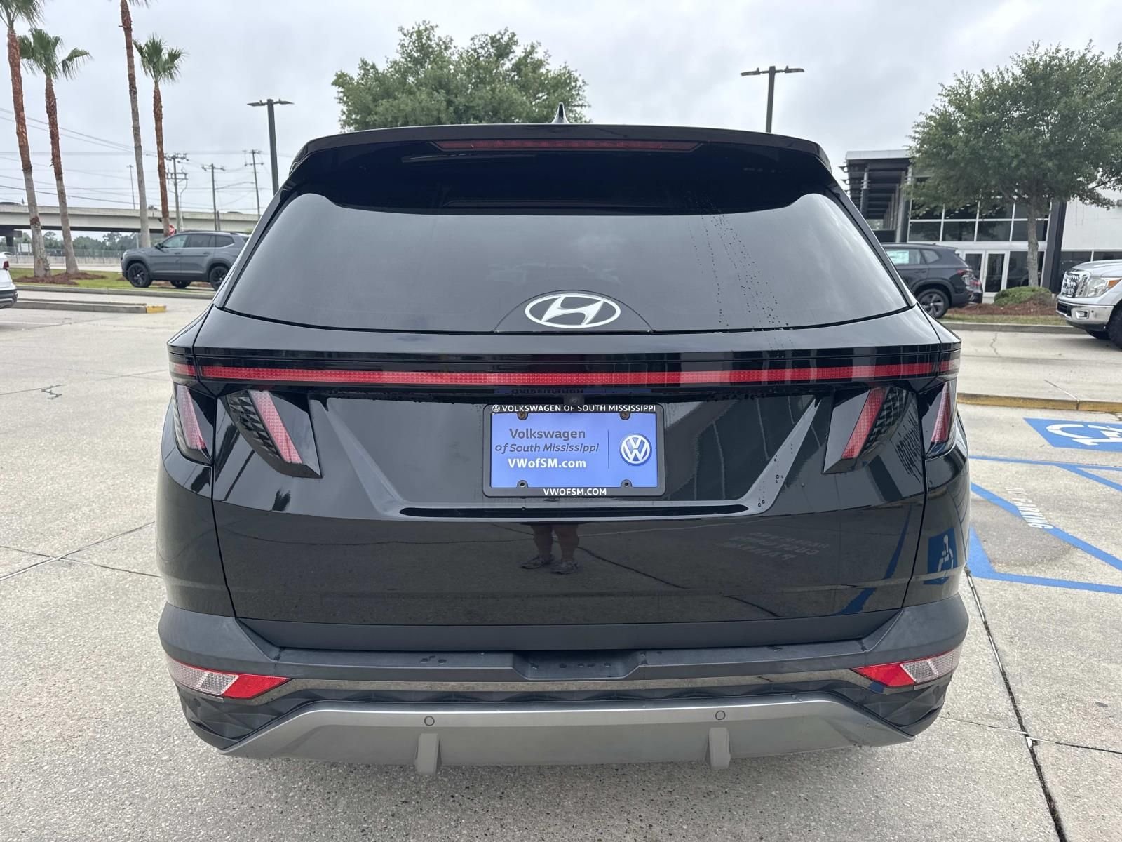 Used 2022 Black Hyundai Limited image 6