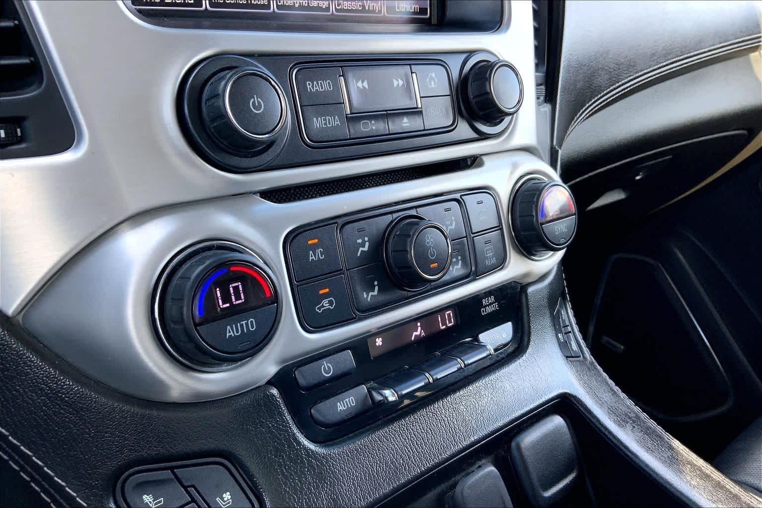 Used 2019 Satin Steel Metallic GMC SLT image 35