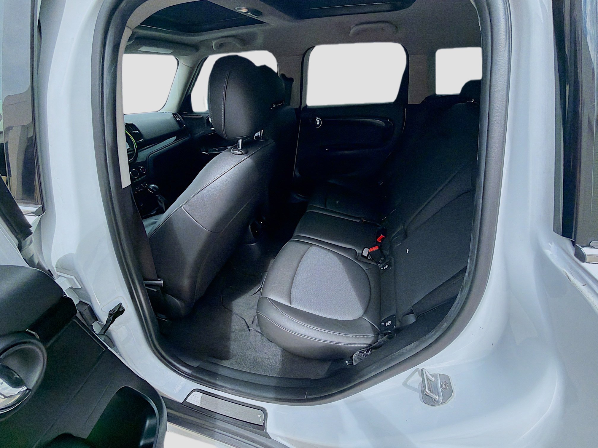 Used 2019 Light White MINI Cooper image 21