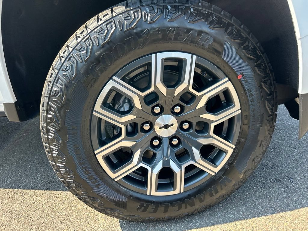 New 2026 Summit White Chevrolet Z71 image 12