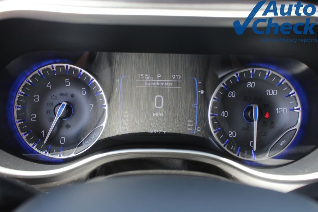 Used 2020 Silver Chrysler Touring L image 22