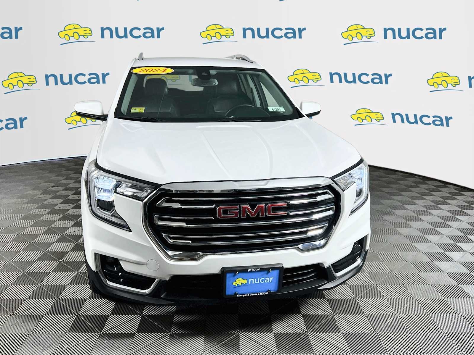 Used 2024 Summit White GMC SLT image 2