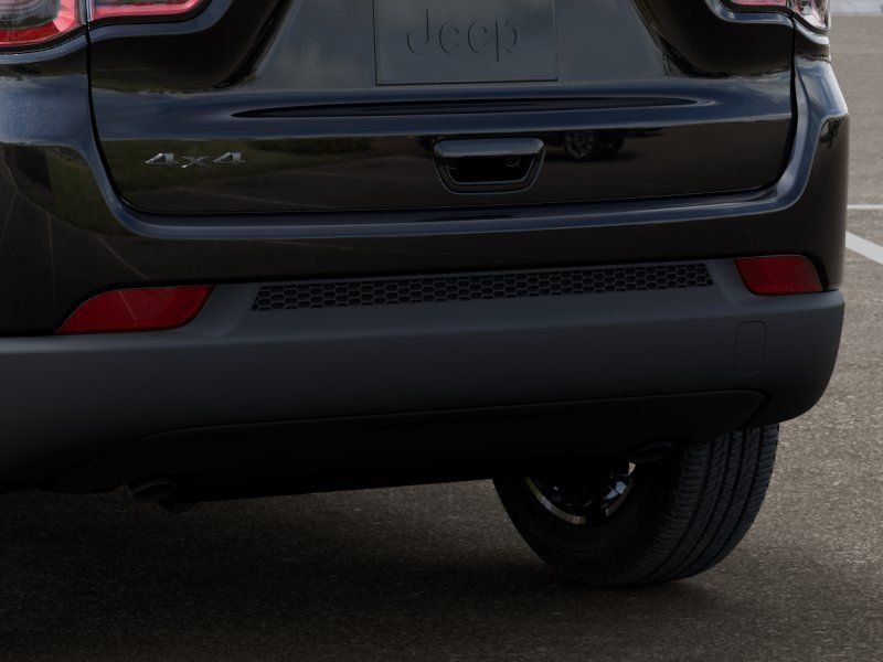 New 2026 Diamond Black Crystal Pearl-Coat Exterior Paint Jeep Latitude image 13