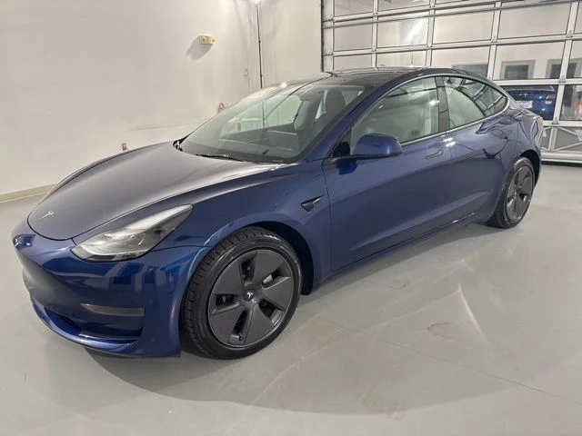 Used 2023  Tesla Base image 4