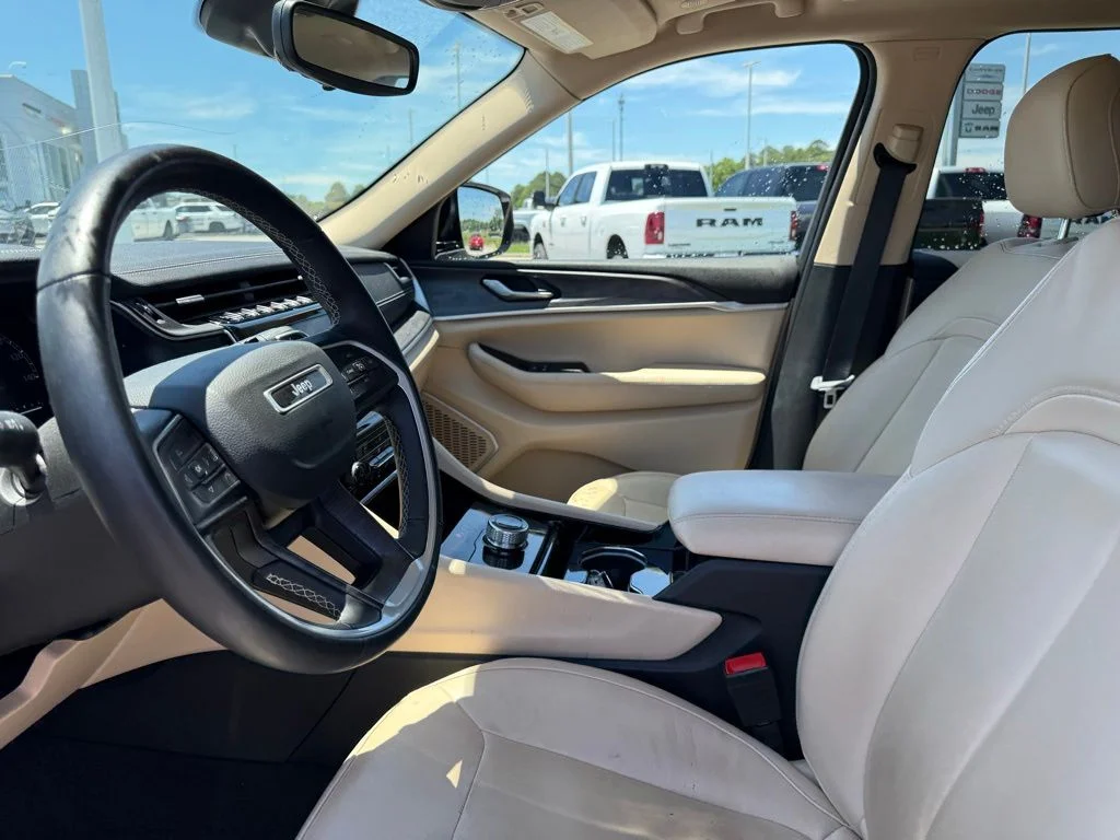 Used 2022 White Jeep Limited image 4