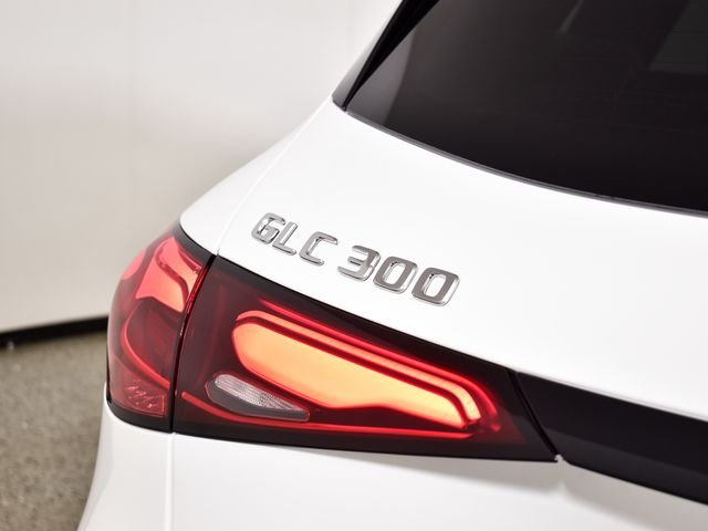 New 2027 Polar White Mercedes-Benz GLC 300 image 13