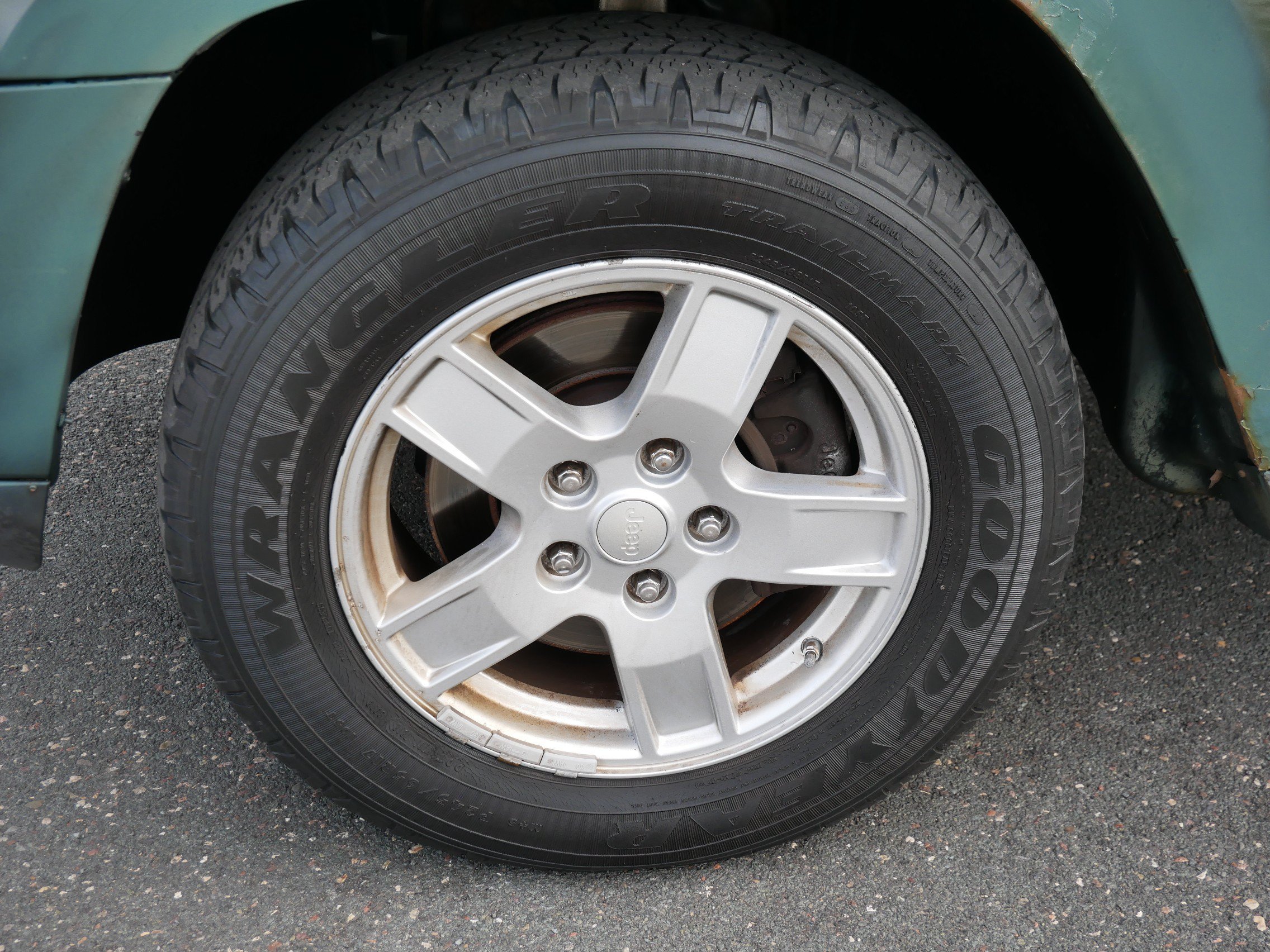 Used 2007 Jeep Green Metallic Jeep Laredo image 9
